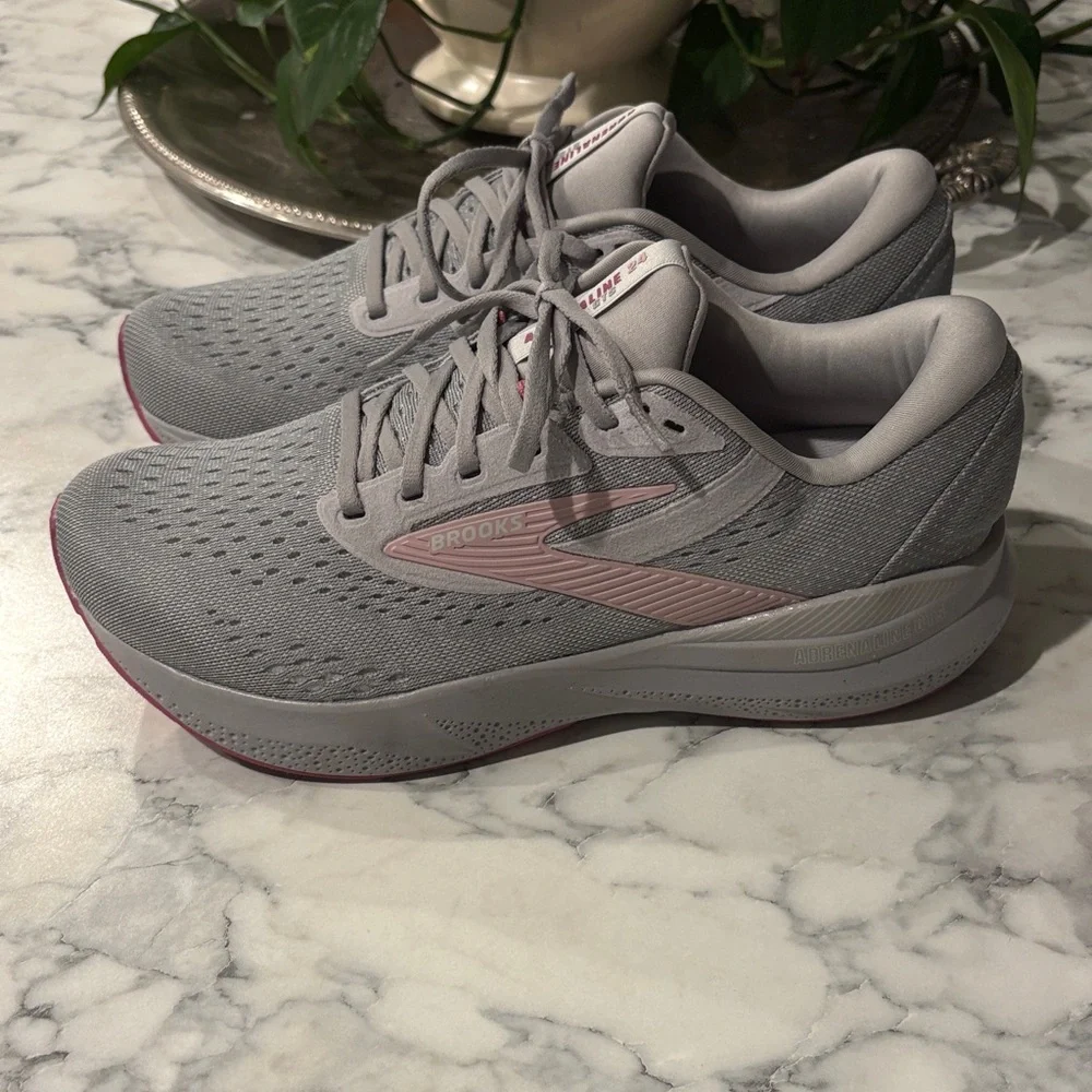 Brooks Women's Adrenaline 24 GTS Gray and Pink NWOT - Picture 4 of 8